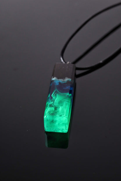 Emerald Aurora Bar pendant