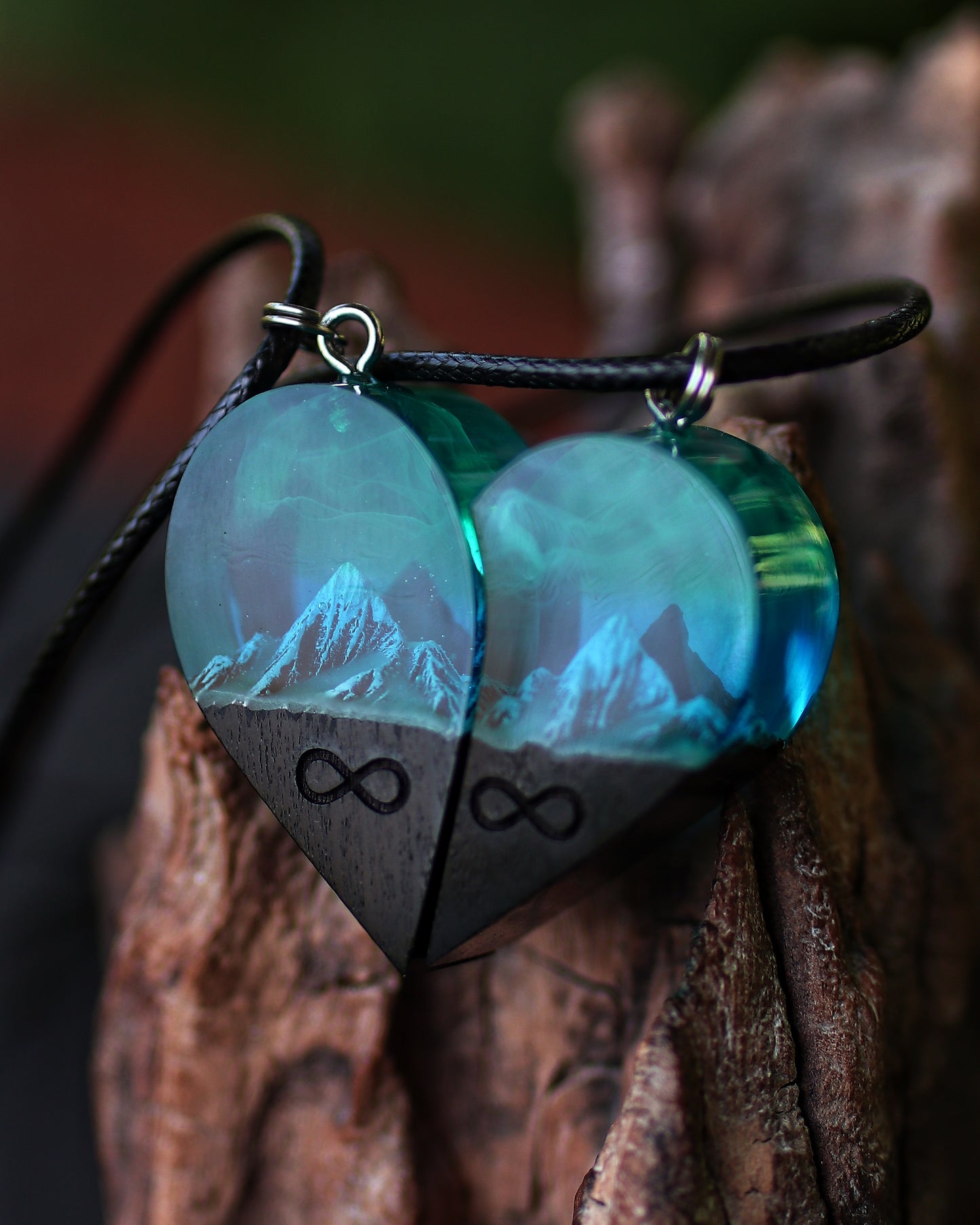 Epoxy resin and wood Couple heart Northern lights Mountain pendant