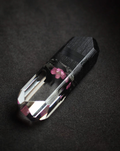 Crystal-shaped resin USB stick with preserved blossom design