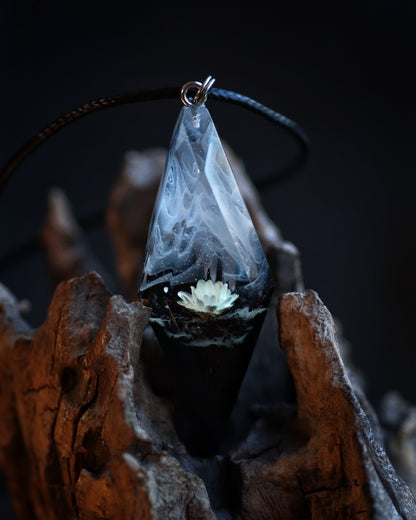 White Glixia Rhombus pendant