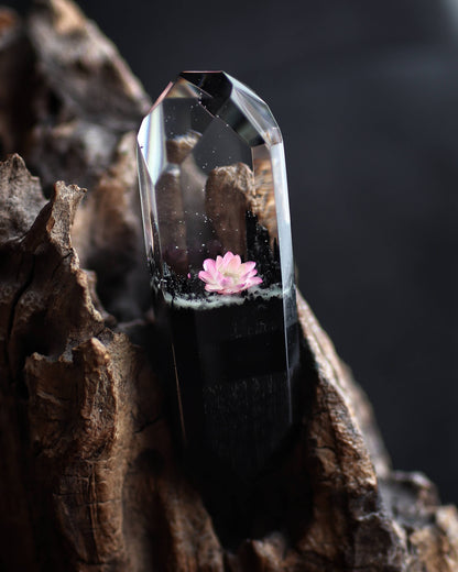 Crystal-shaped resin USB stick with preserved blossom design