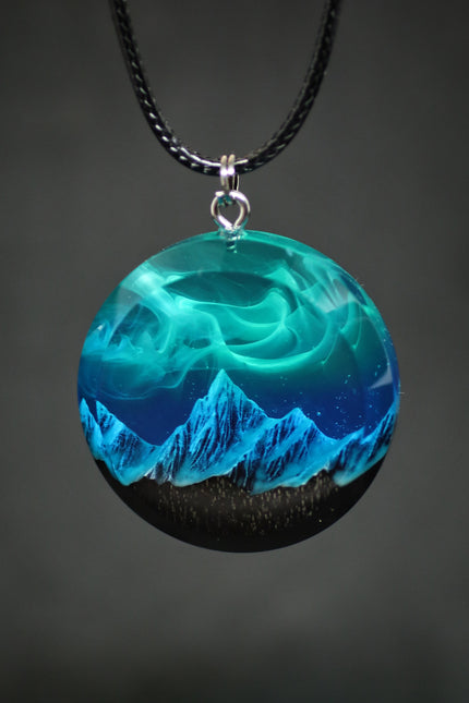 Epoxy resin and wood Northern ligts Mountain Round Faceted pendant