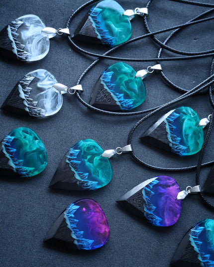 Epoxy resin and wood Northern lights Mountain guitar pick