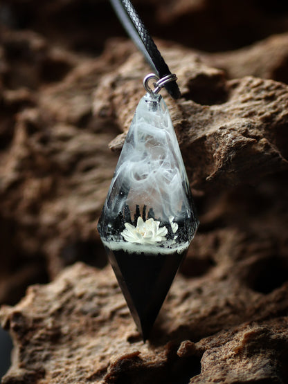 White Glixia Rhombus pendant