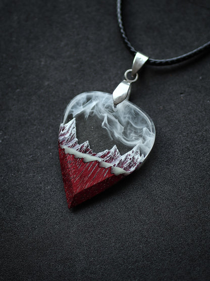 Amaranth White Mountain guitar pick