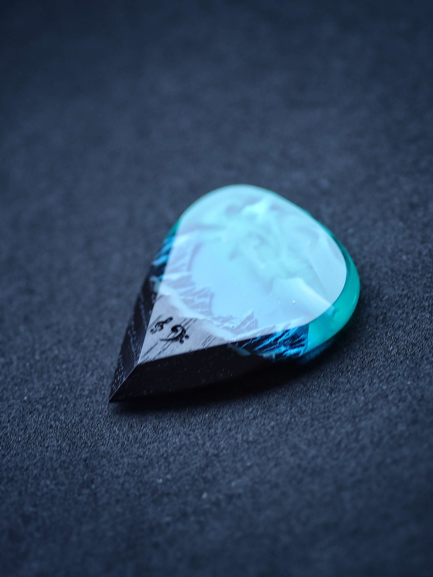 Northern lights Mountain guitar pick