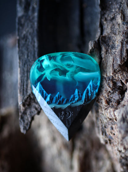 Epoxy resin and wood Northern lights Mountain guitar pick