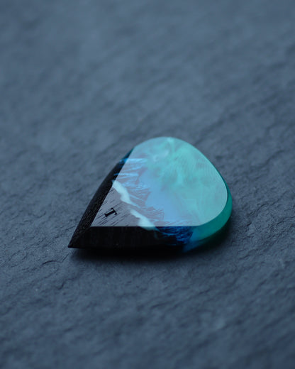 Epoxy resin and wood Northern lights Mountain guitar pick