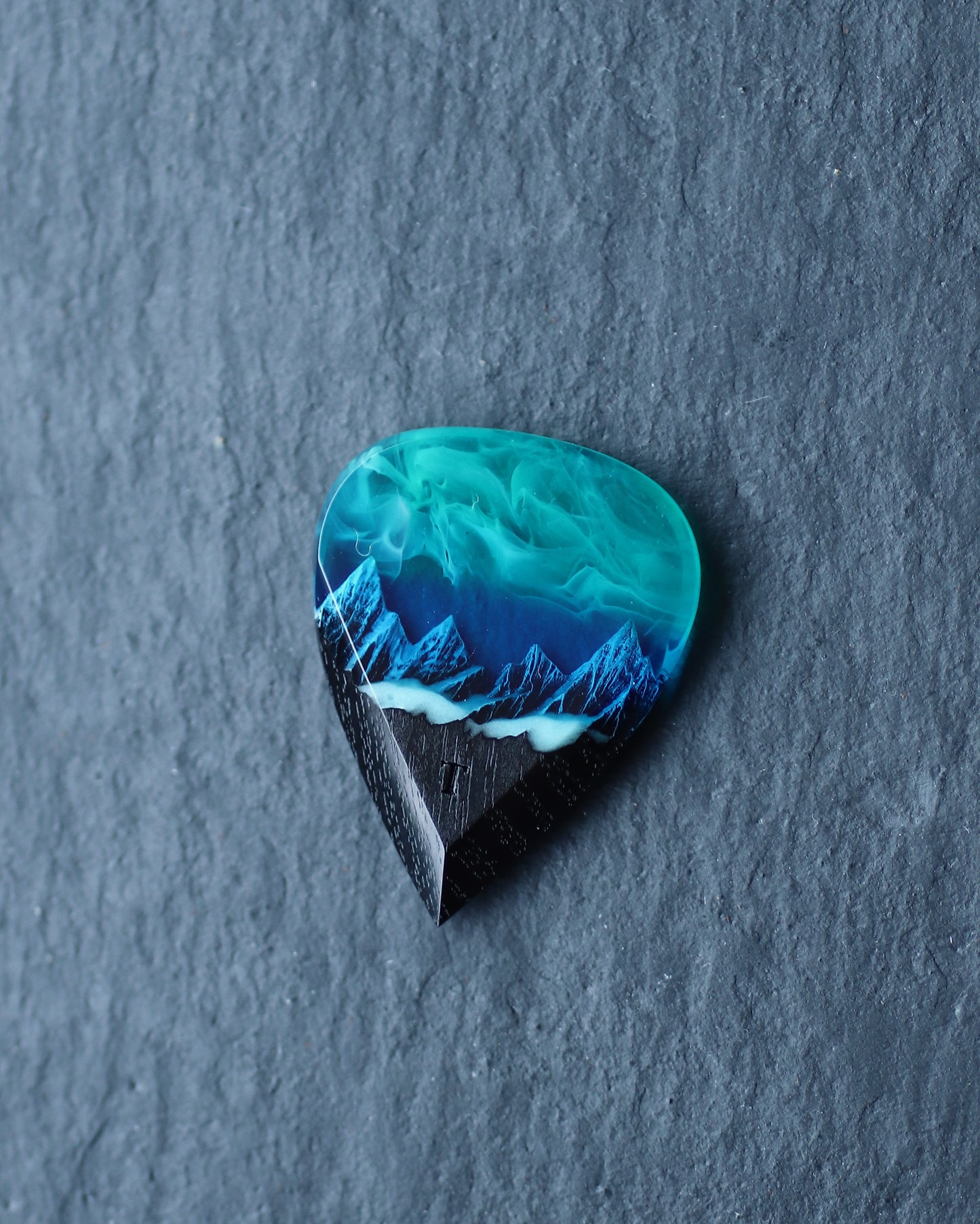 Epoxy resin and wood Northern lights Mountain guitar pick