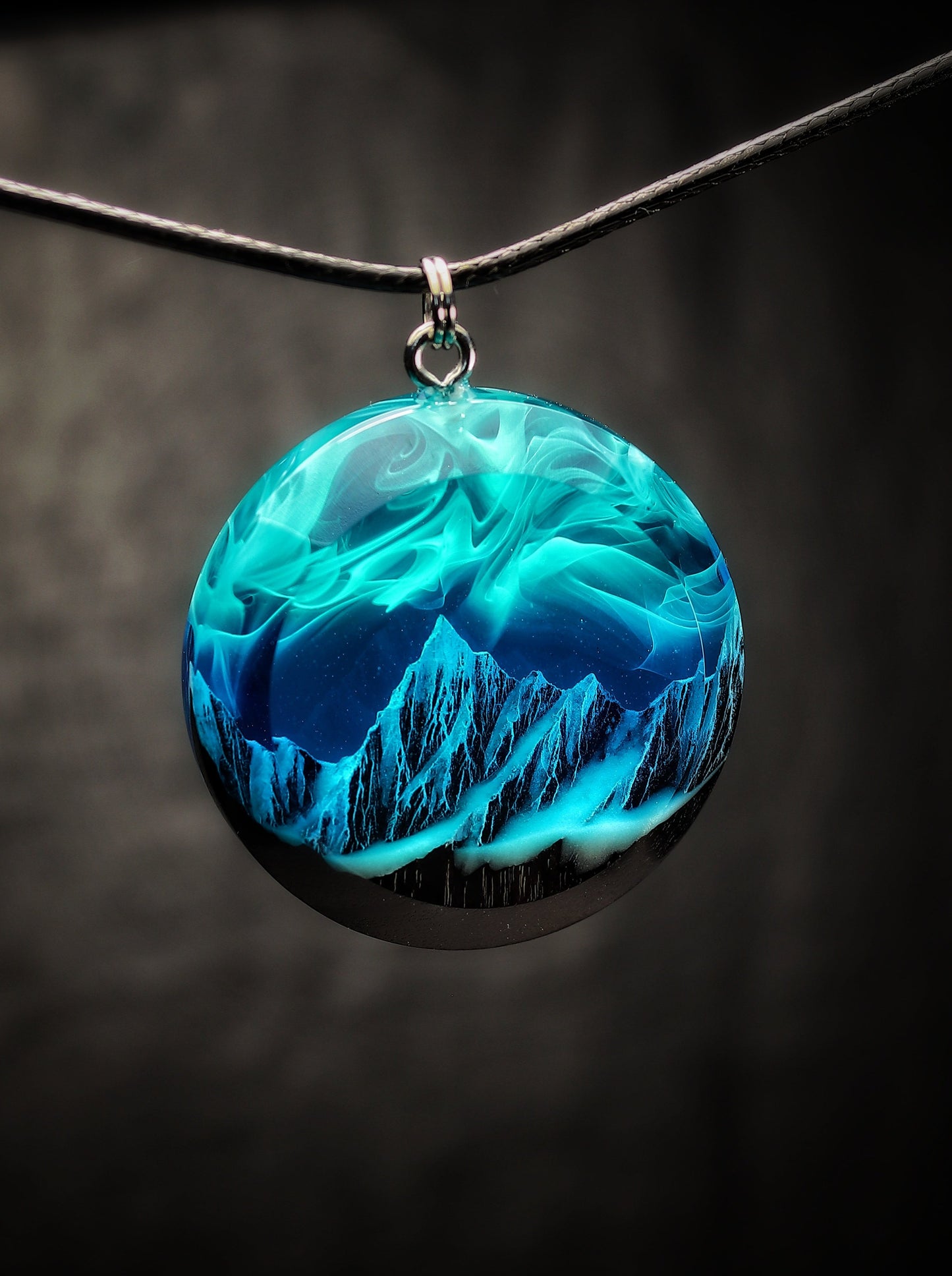 Epoxy resin and wood Northern ligts Mountain Round Faceted pendant