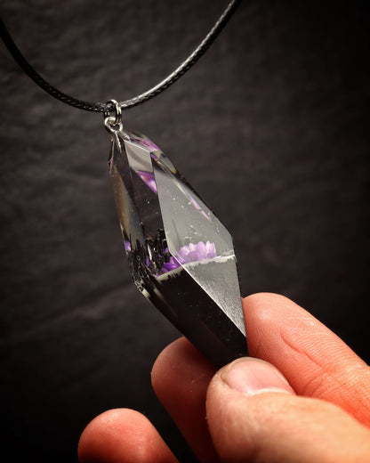 Violet Glixia Rhombus pendant