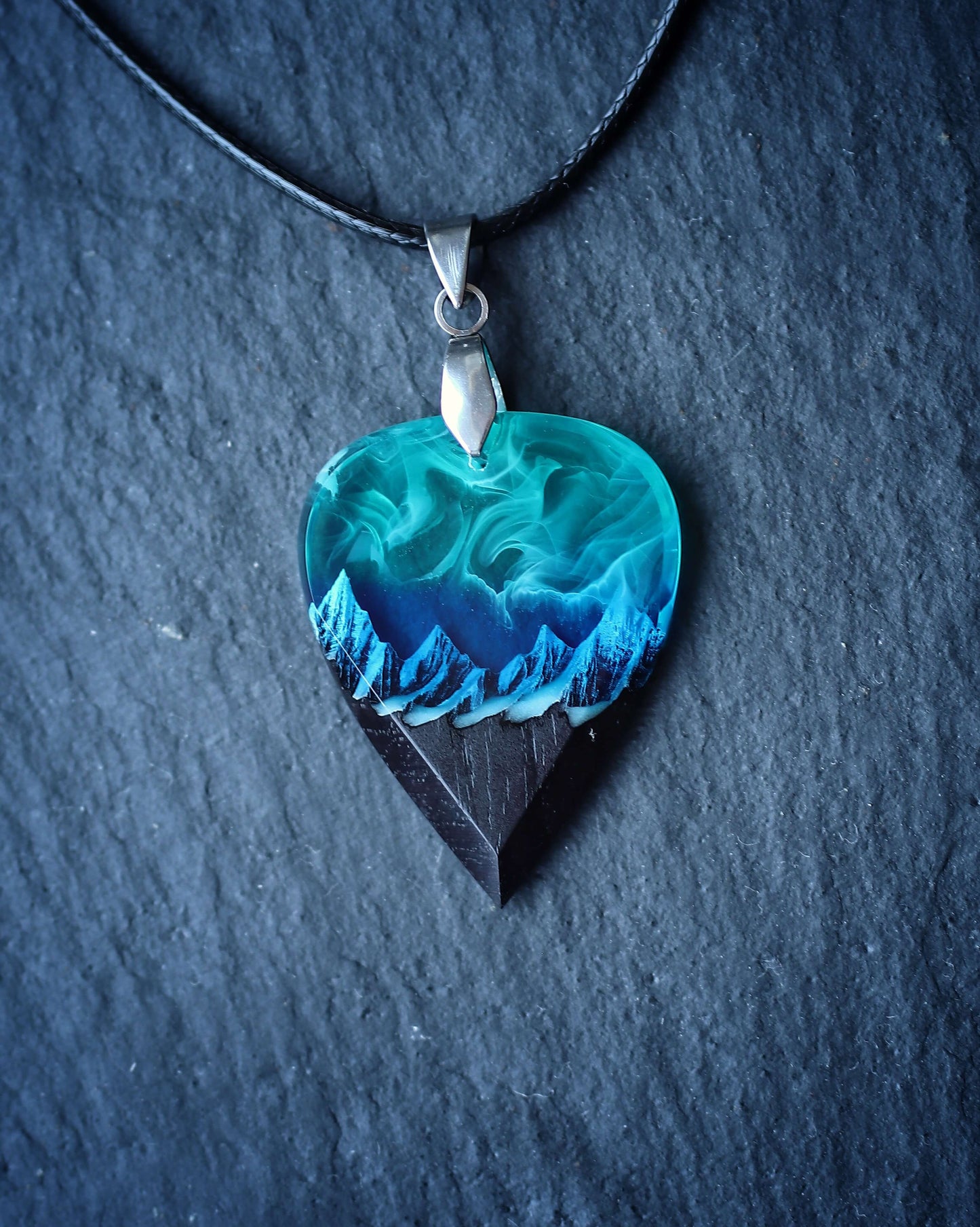 Northern lights Mountain guitar pick