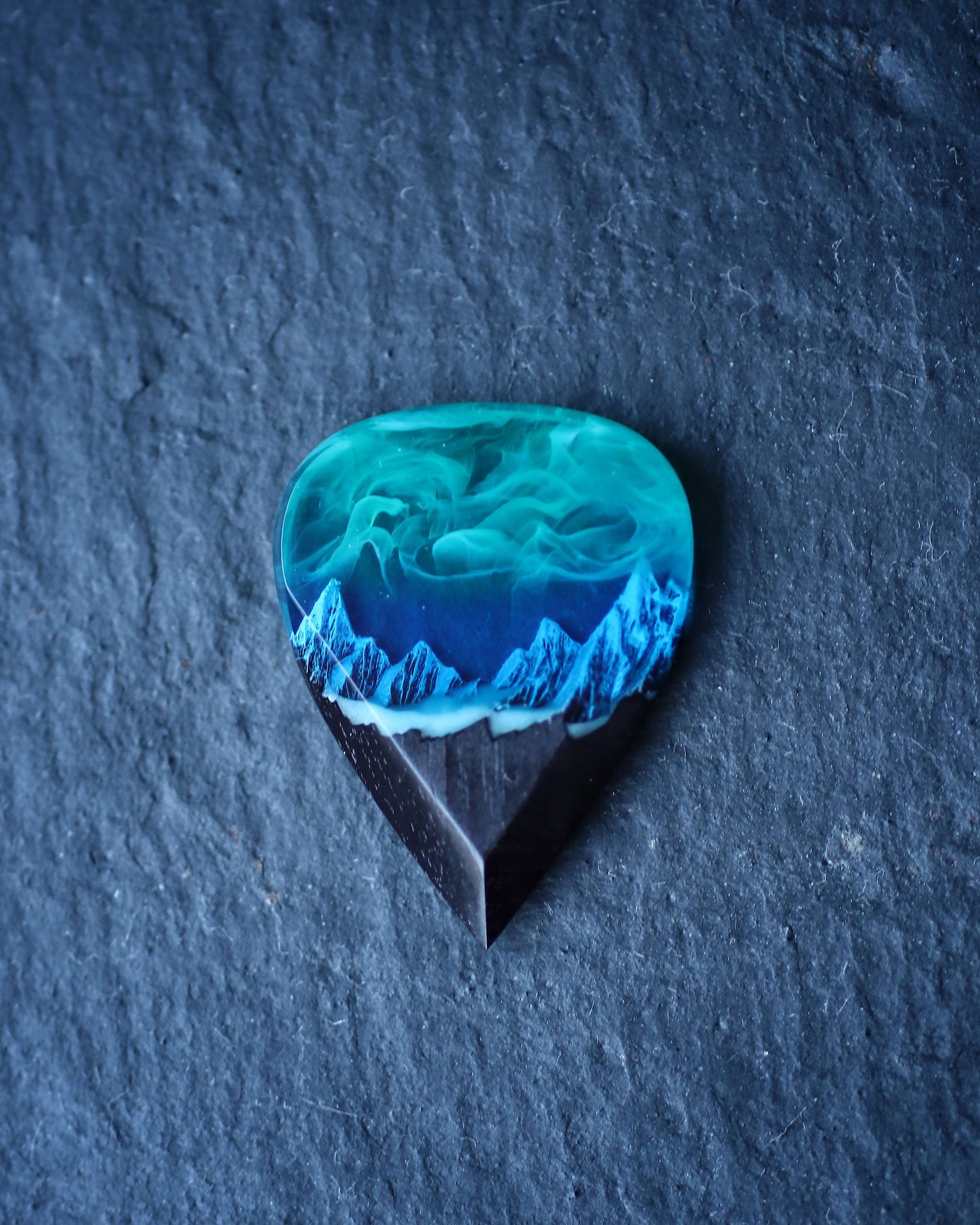 Northern lights Mountain guitar pick