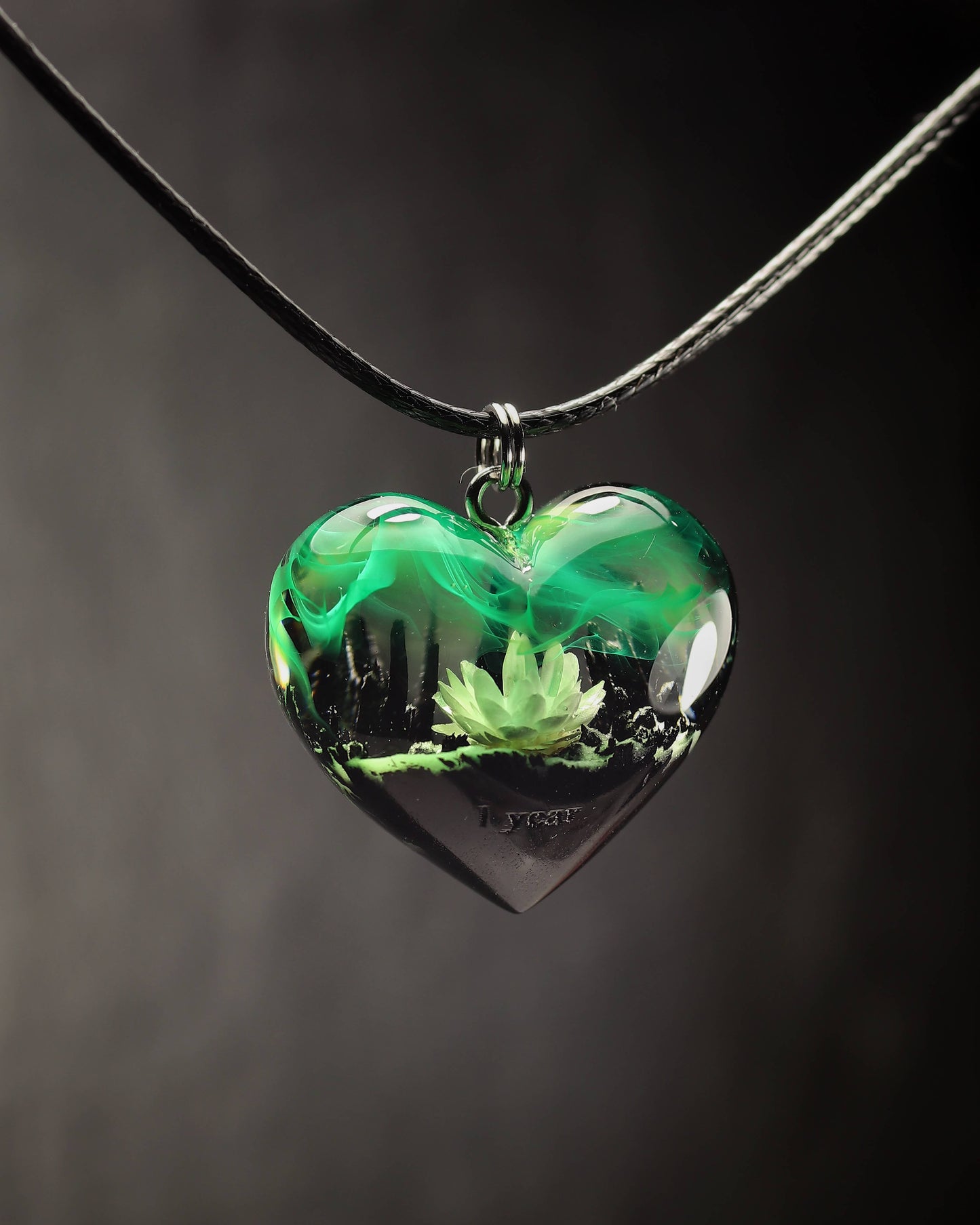 Glixia Flower Green Heart pendant