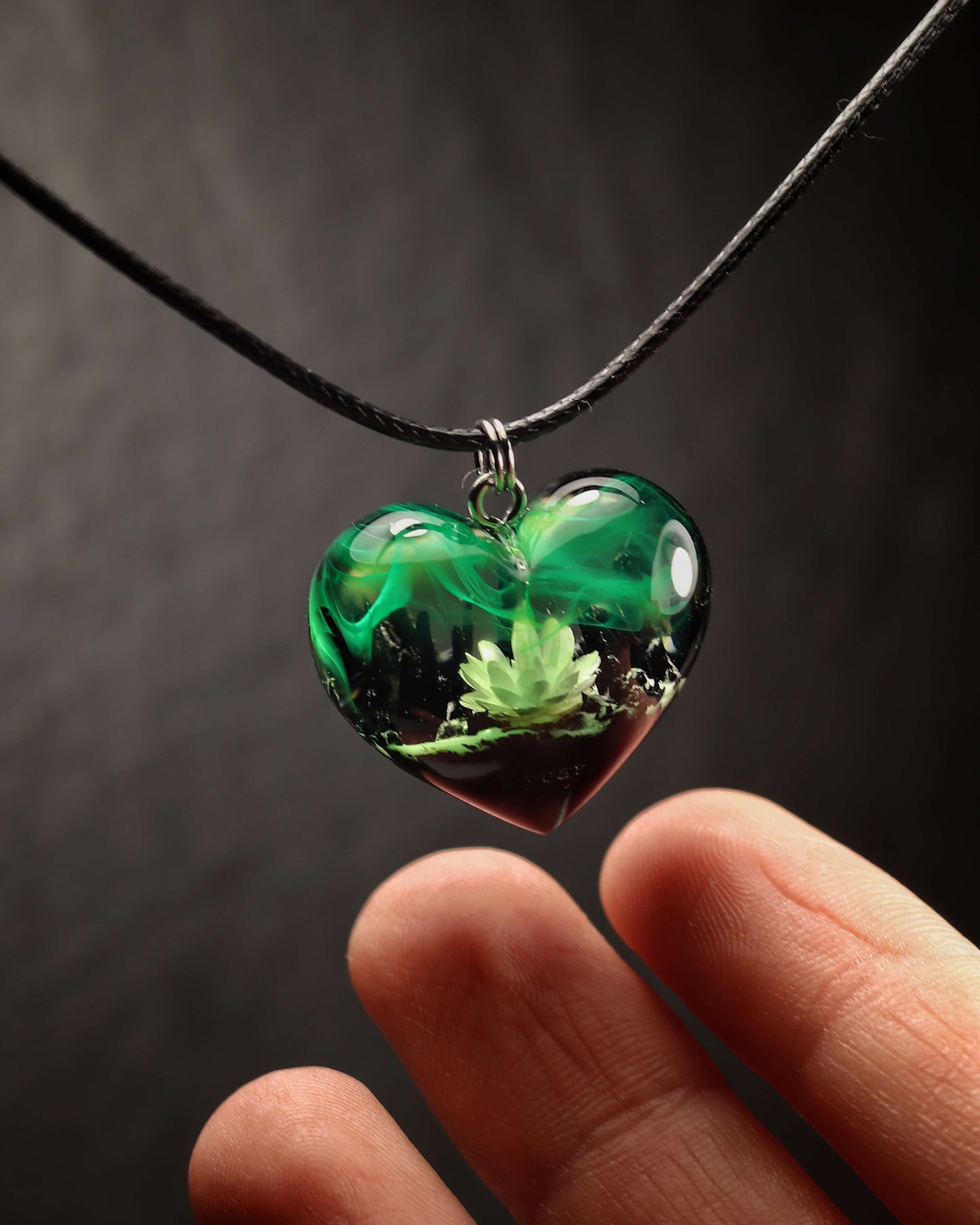 Glixia Flower Green Heart pendant