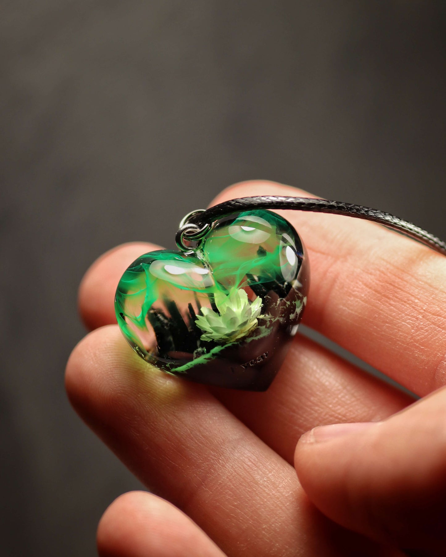 Glixia Flower Green Heart pendant