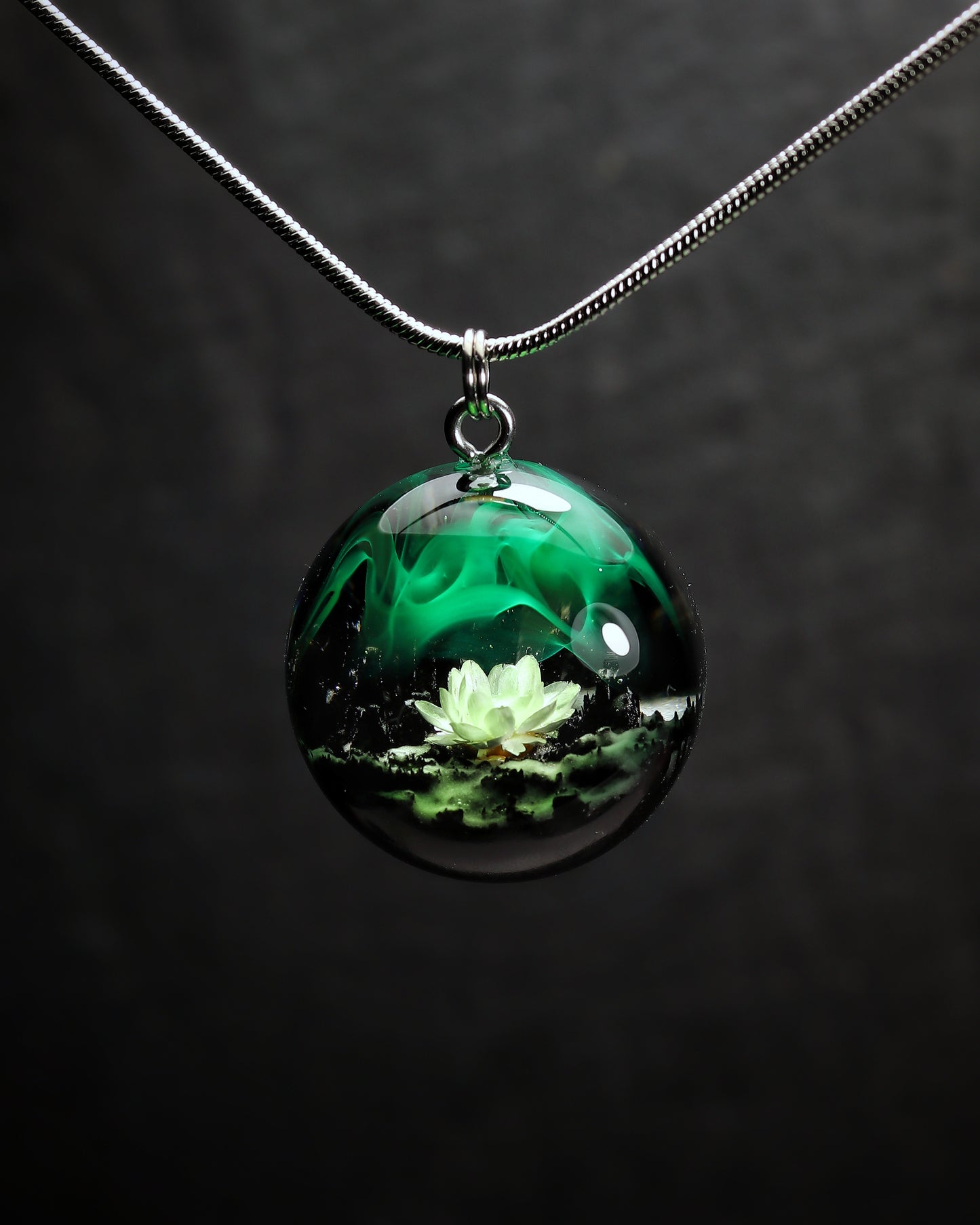 Epoxy resin and wood Green Flower Round pendant