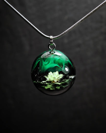 Green Flower Round pendant