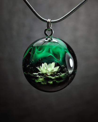 Epoxy resin and wood Green Flower Round pendant