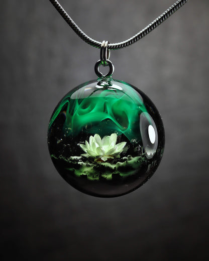 Green Flower Round pendant