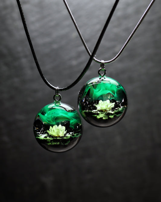 Epoxy resin and wood Green Flower Round pendant