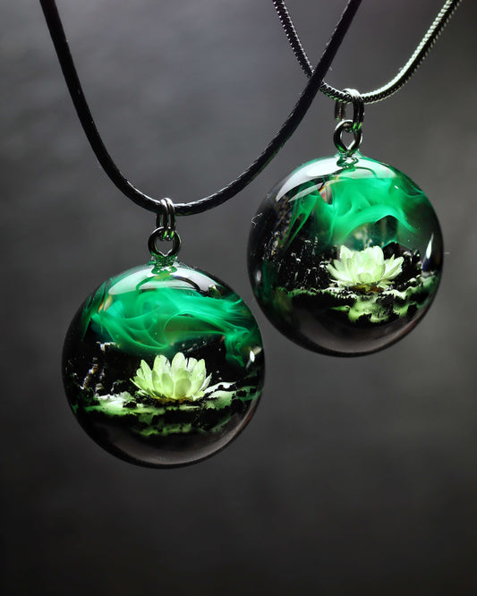 Green Flower Round pendant