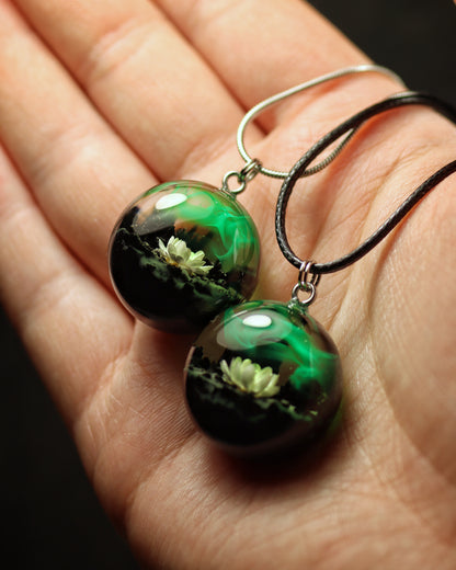 Epoxy resin and wood Green Flower Round pendant