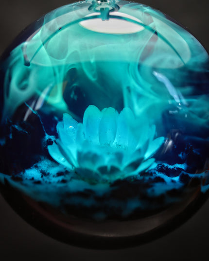 Epoxy resin and wood Northern light Flower Round pendant