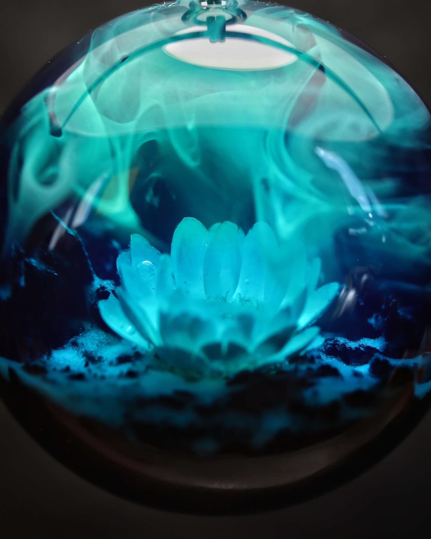 Northern light Glixia flower Round pendant