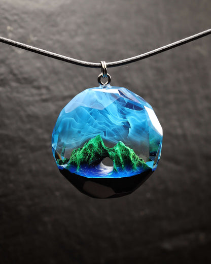 Summer island Round Mountain Faceted pendant