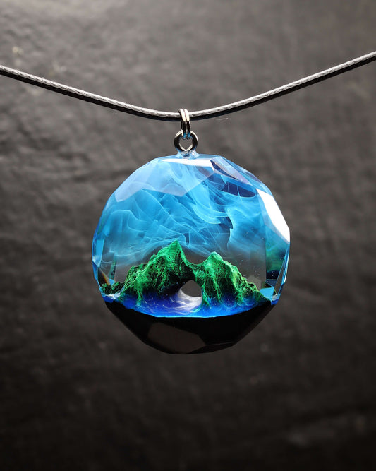 Summer island Round Mountain Faceted pendant