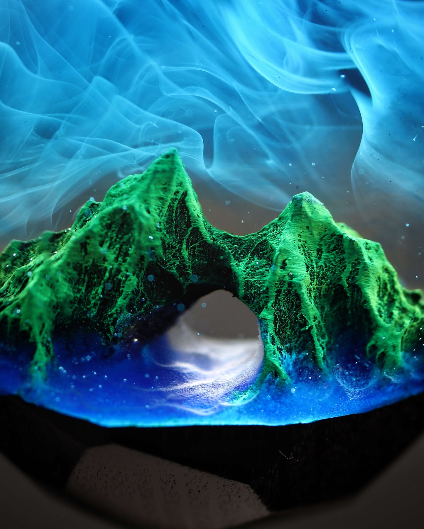 Summer island Round Mountain Faceted pendant