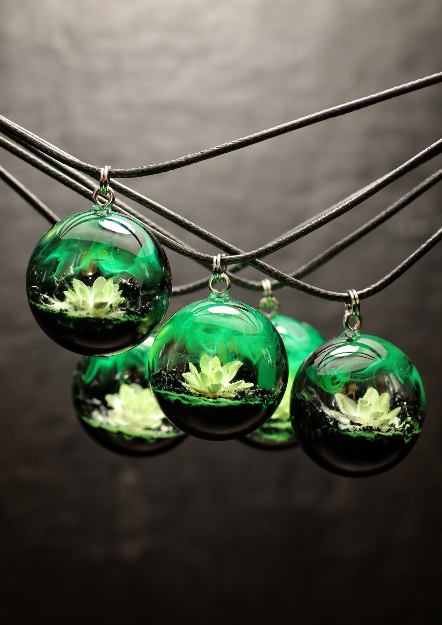 Epoxy resin and wood Green Flower Round pendant