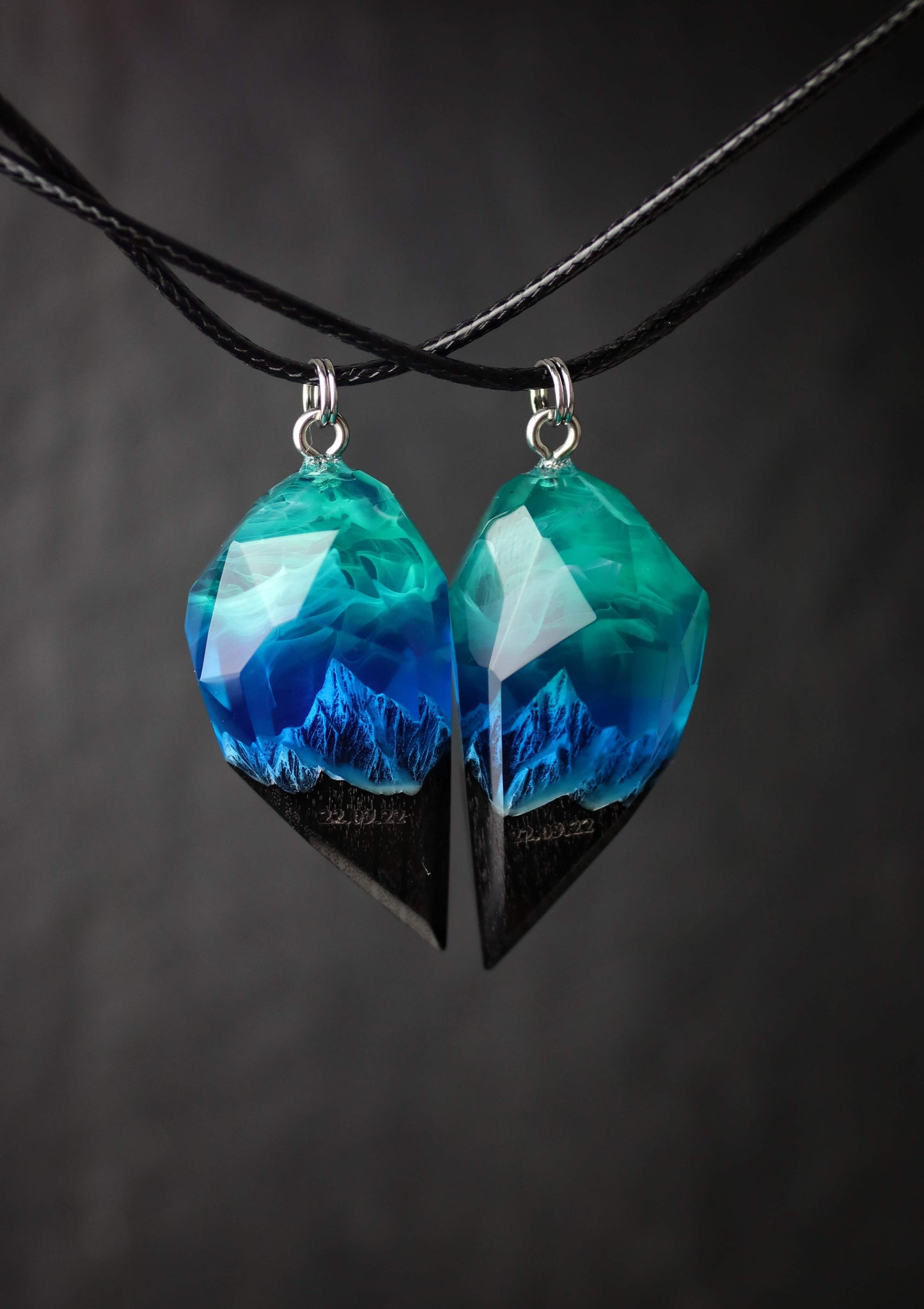 Couple resin and wood pendants with mountain landscape design