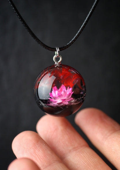 Epoxy resin and wood Red Flower Round pendant