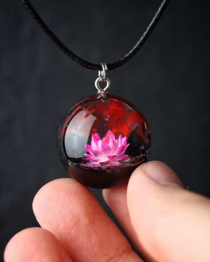 Epoxy resin and wood Red Flower Round pendant