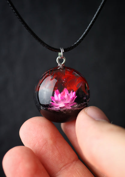 Epoxy resin and wood Red Flower Round pendant