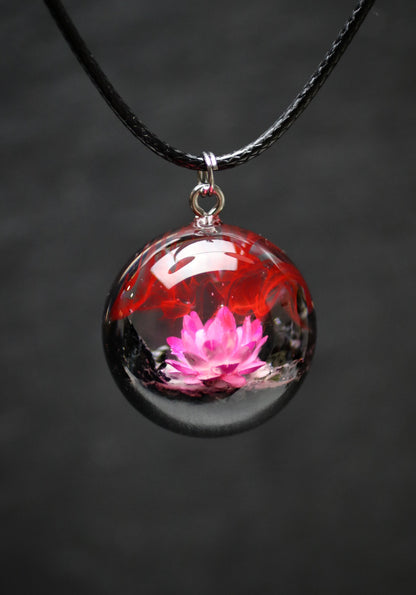 Epoxy resin and wood Red Flower Round pendant