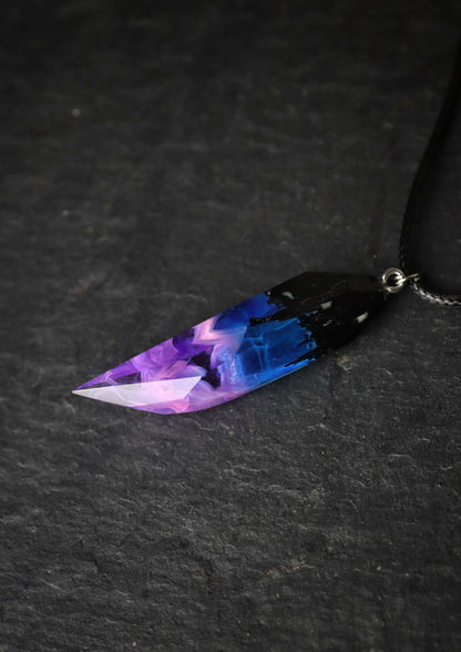Nighfall light Fang Faceted pendant