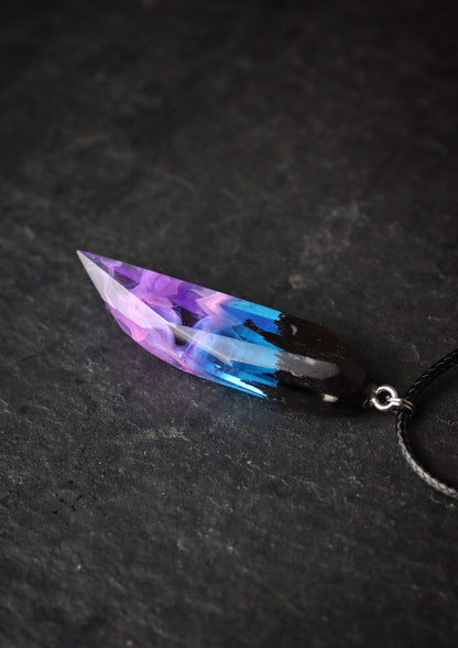 Nighfall light Fang Faceted pendant