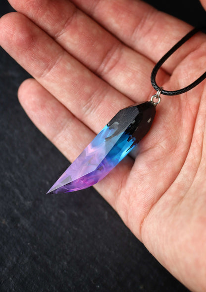 Nighfall light Fang Faceted pendant