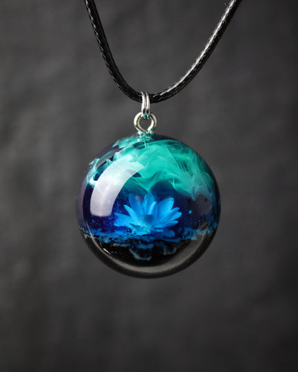 Epoxy resin and wood Northern light Flower Round pendant