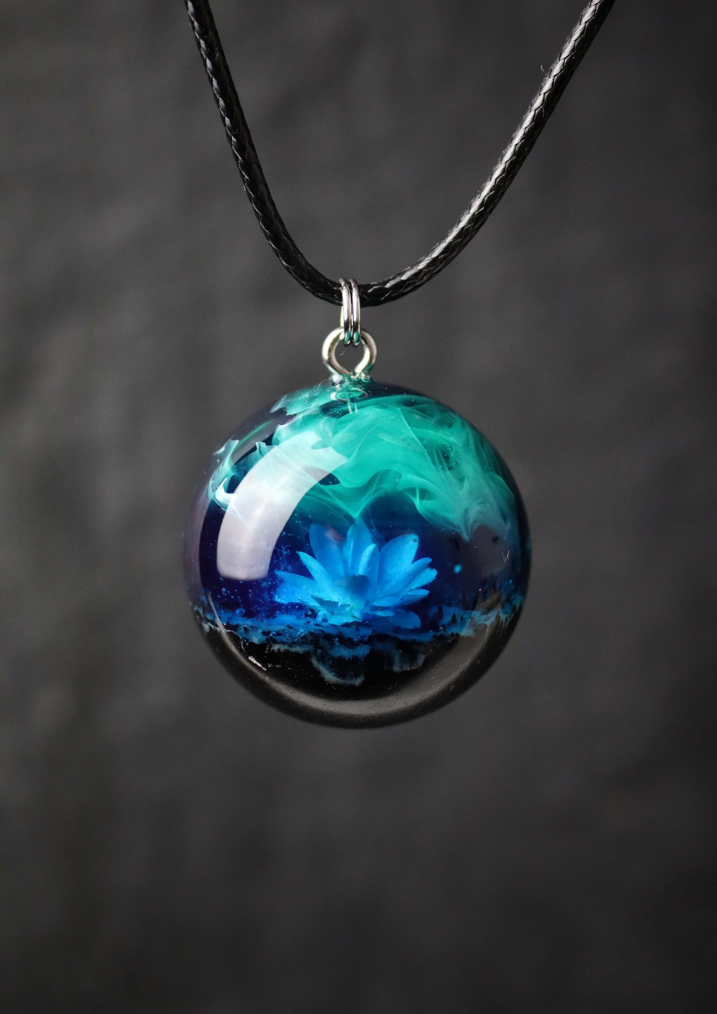 Northern light Glixia flower Round pendant