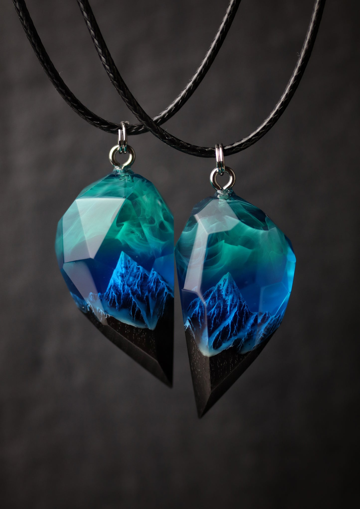 Epoxy resin and wood Couple heart Northern lights Mountain pendant Faceted