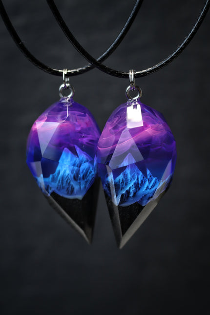 Epoxy resin and wood Couple heart Nightfall Mountain pendant Faceted