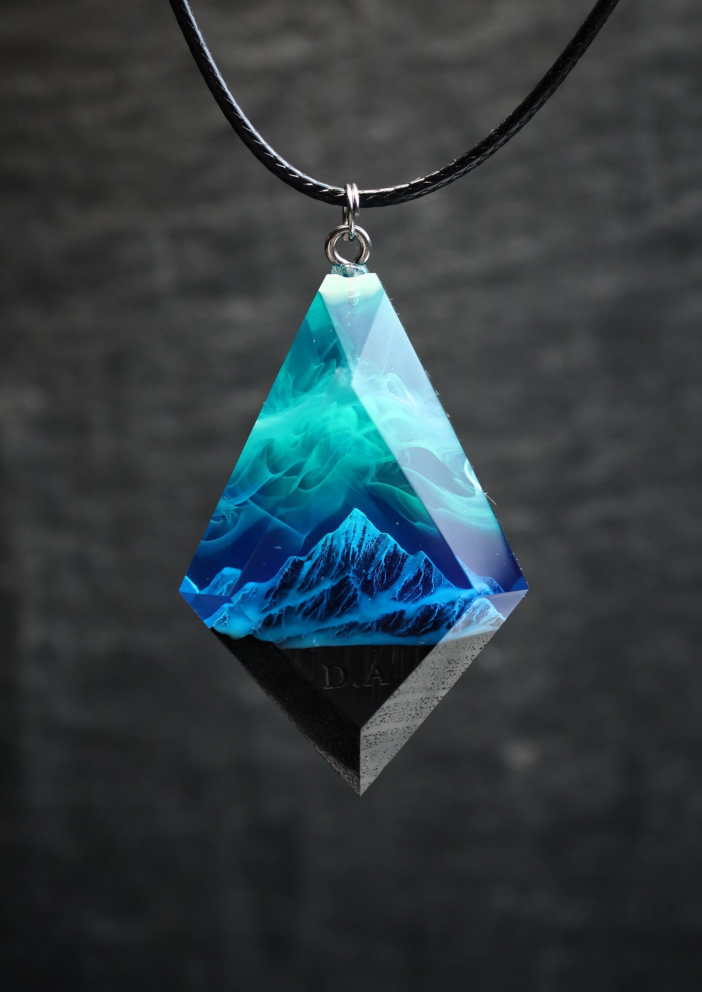 Epoxy resin and wood Mountain Northern lights Rhombus pendant