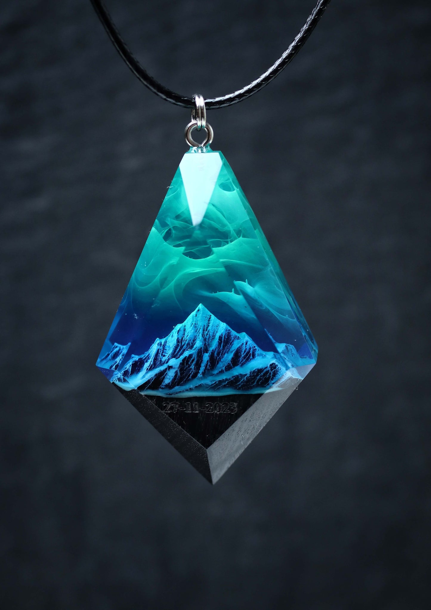 Northern lights Mountain Rhombus pendant