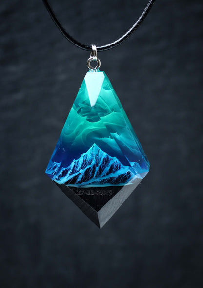 Northern lights Mountain Rhombus pendant