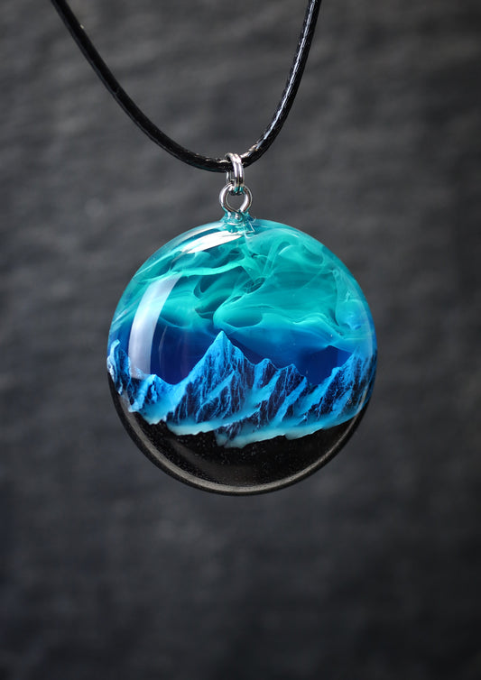 Epoxy resin and wood Northern lights Mountain Round pendant