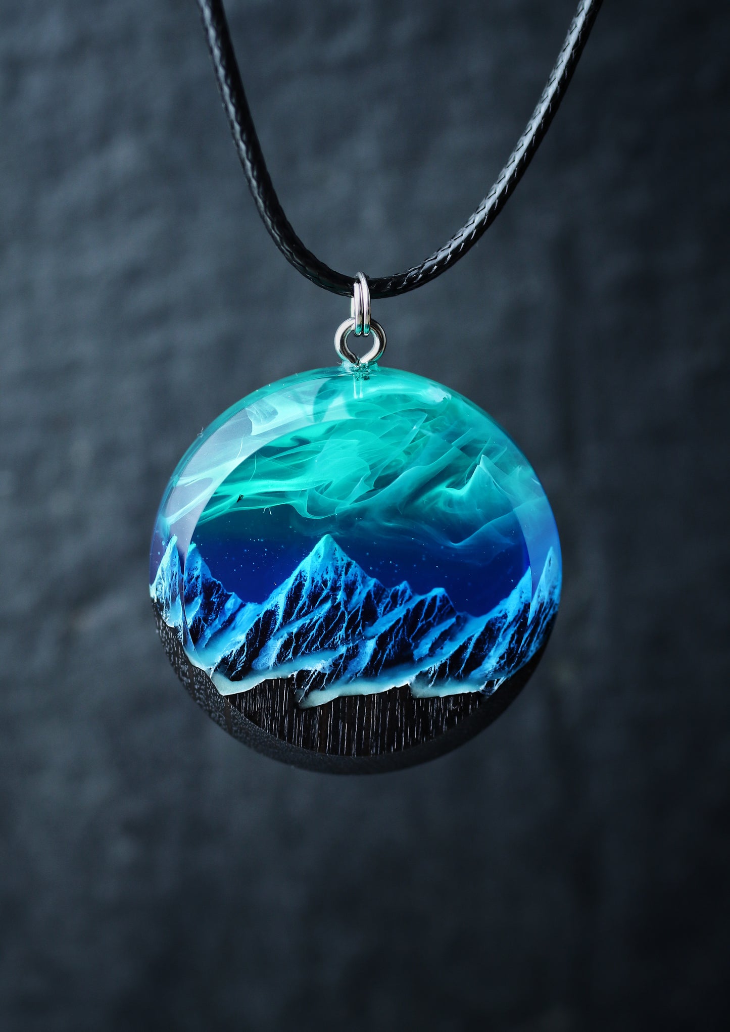 Epoxy resin and wood Northern ligts Mountain Round Faceted pendant